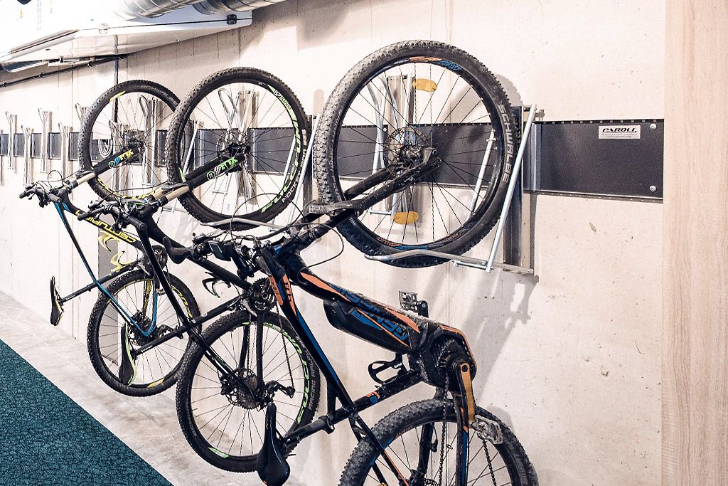 Wall rack for bikes